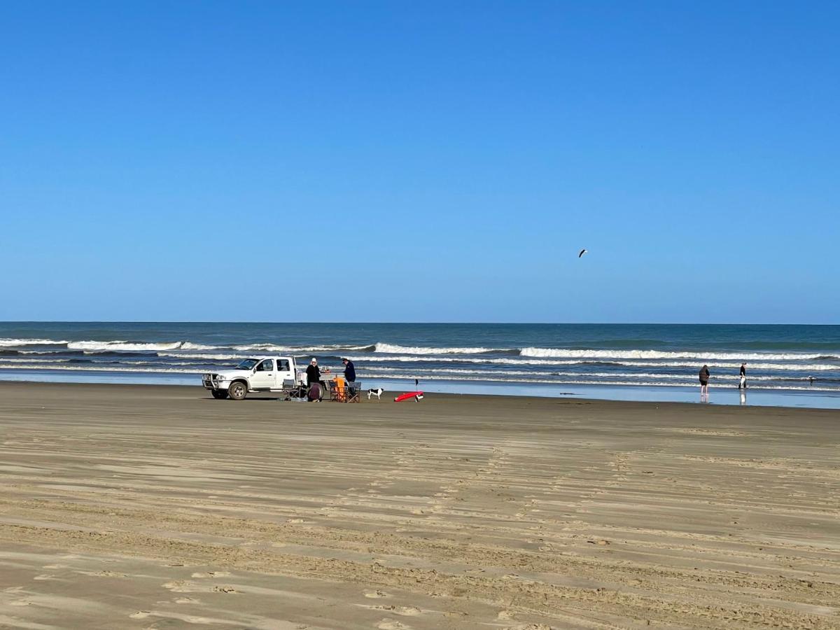 Toad Hall Baylys Beach Esterno foto